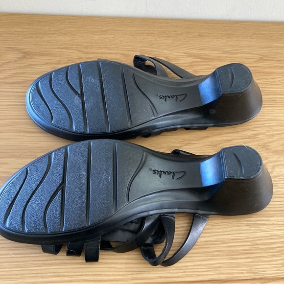 Clarks Size 11 Black Heeled Sandals - Picture 7 of 9